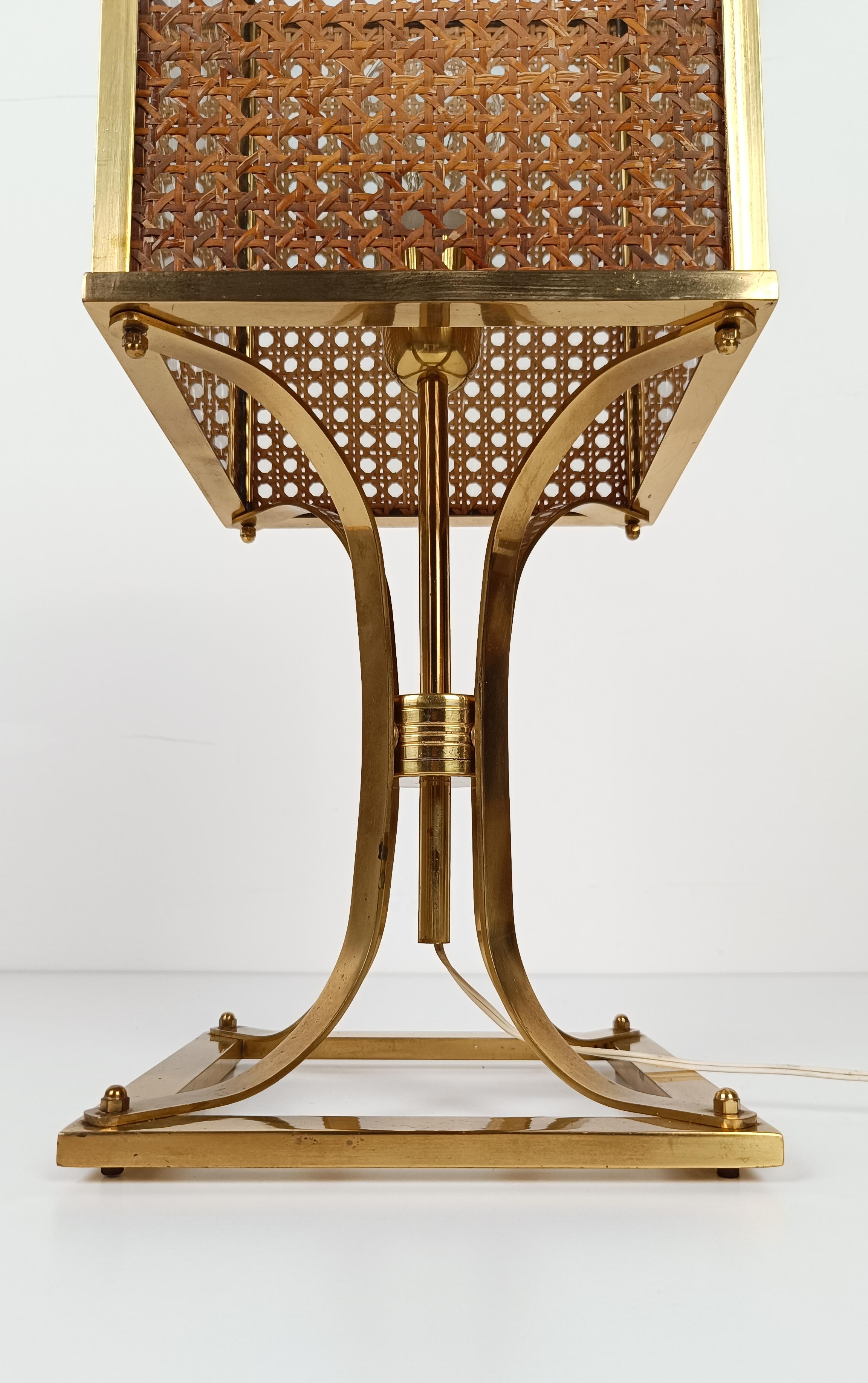 Mid 20th Century Table Lamp in Hollywood Regency style / Brass & Cane Webbing For Sale 10
