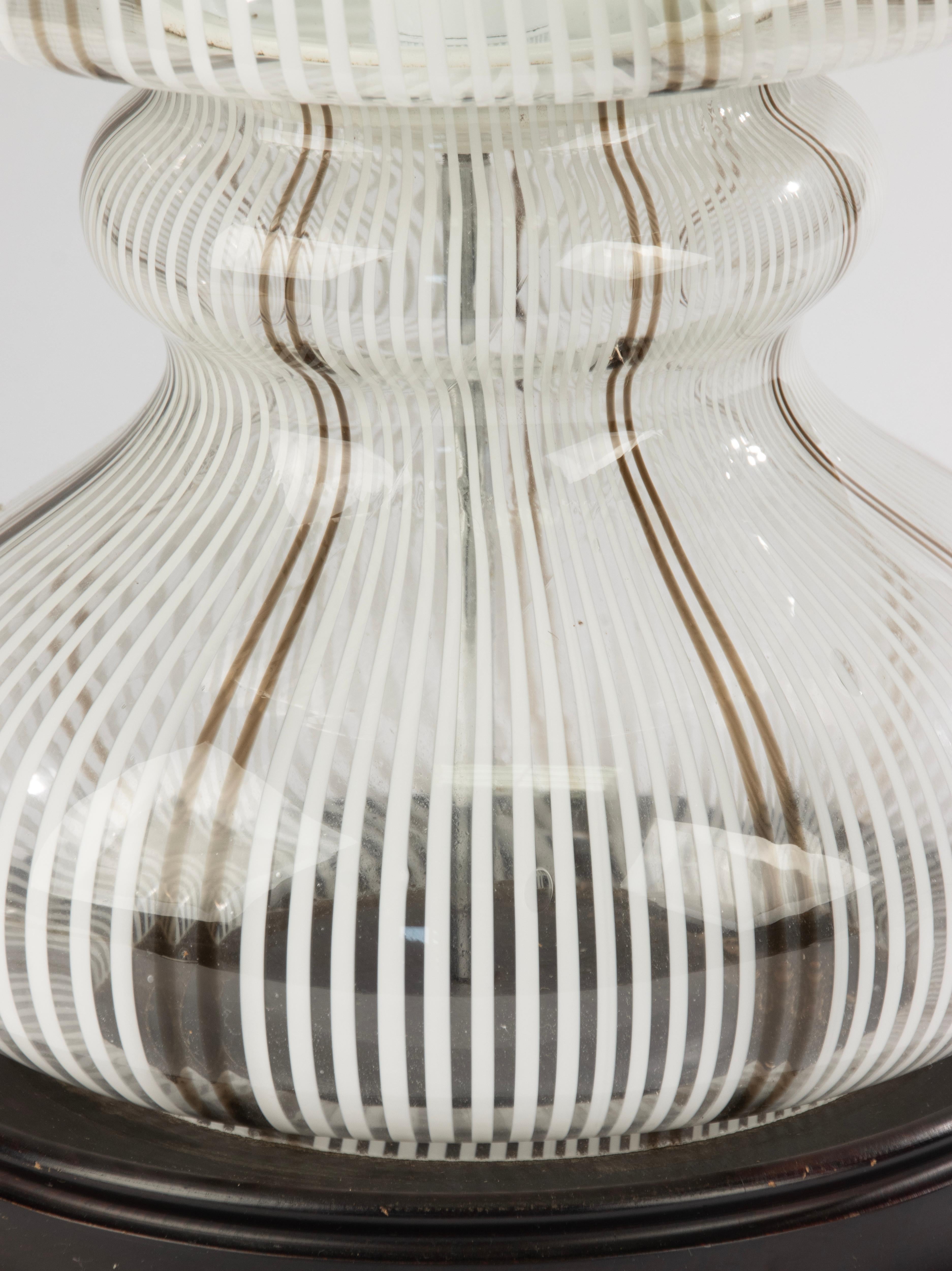 Mid-20th Century Table Lamp - Murano - Glass and Wood - White and Brown Stripes In Good Condition For Sale In Casteren, Noord-Brabant