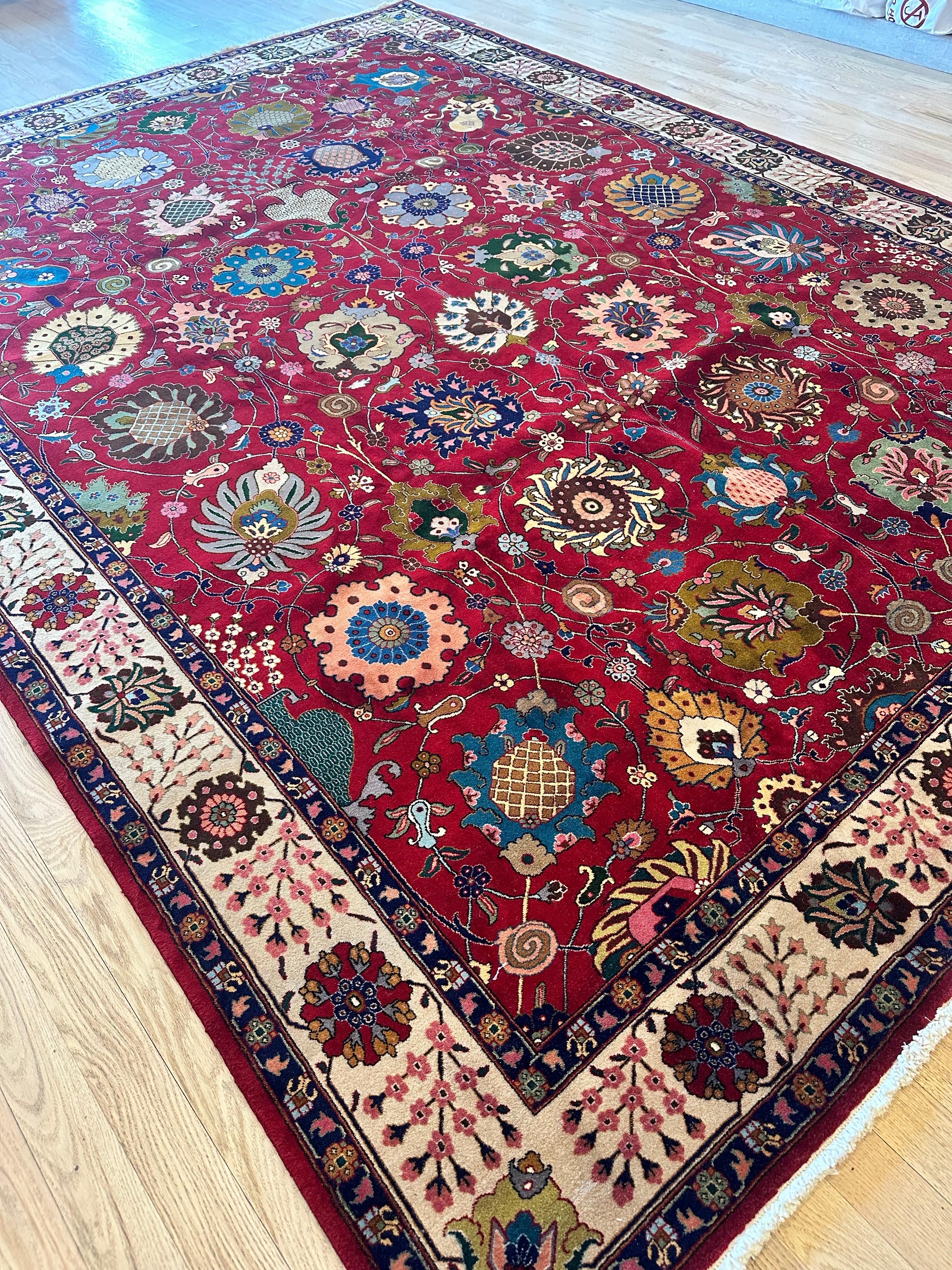 Mid-20th Century Tabriz Rug, A Masterpiece of Persian Revival Weaving Excellence in vendita 3