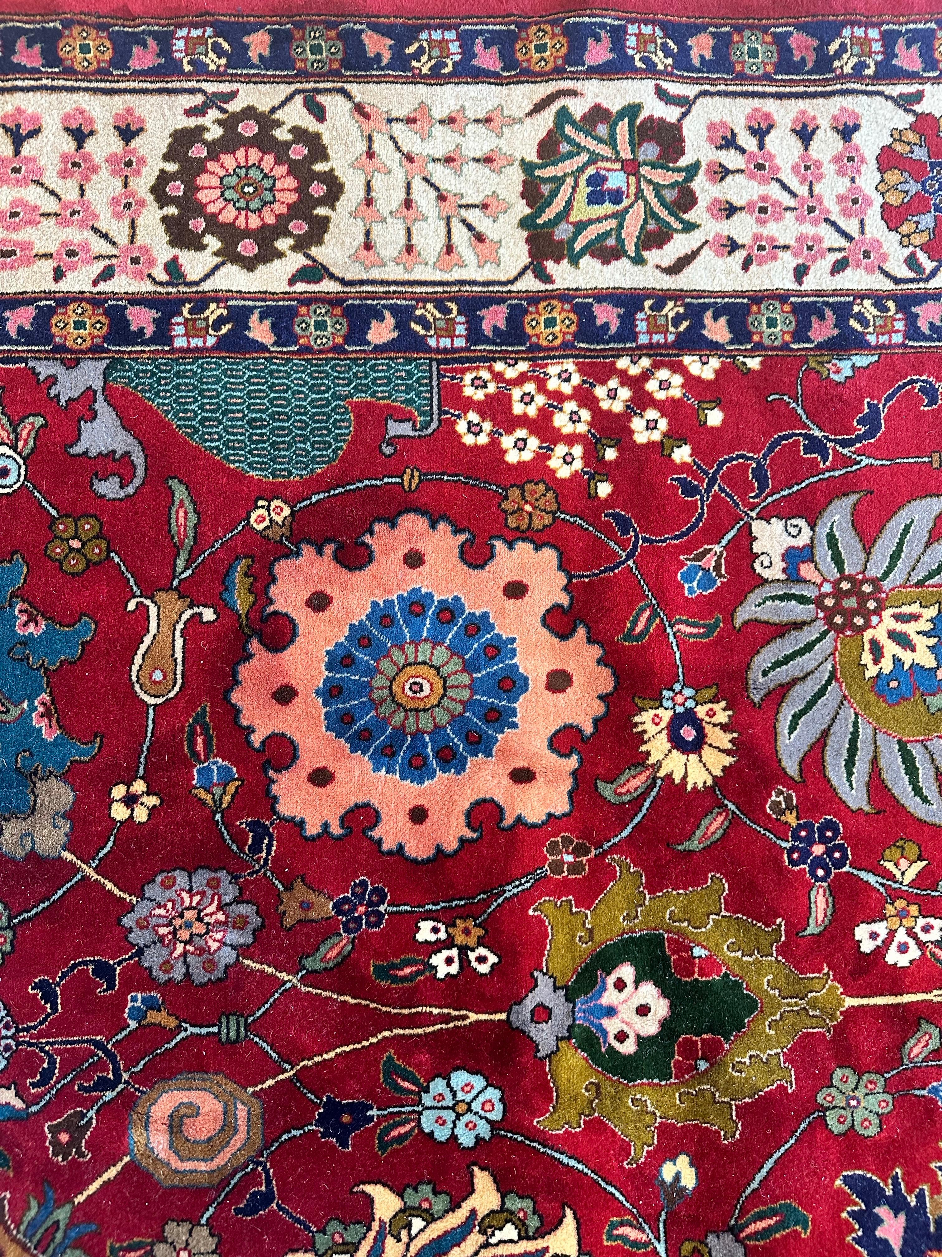 Mid-20th Century Tabriz Rug, A Masterpiece of Persian Revival Weaving Excellence in vendita 5