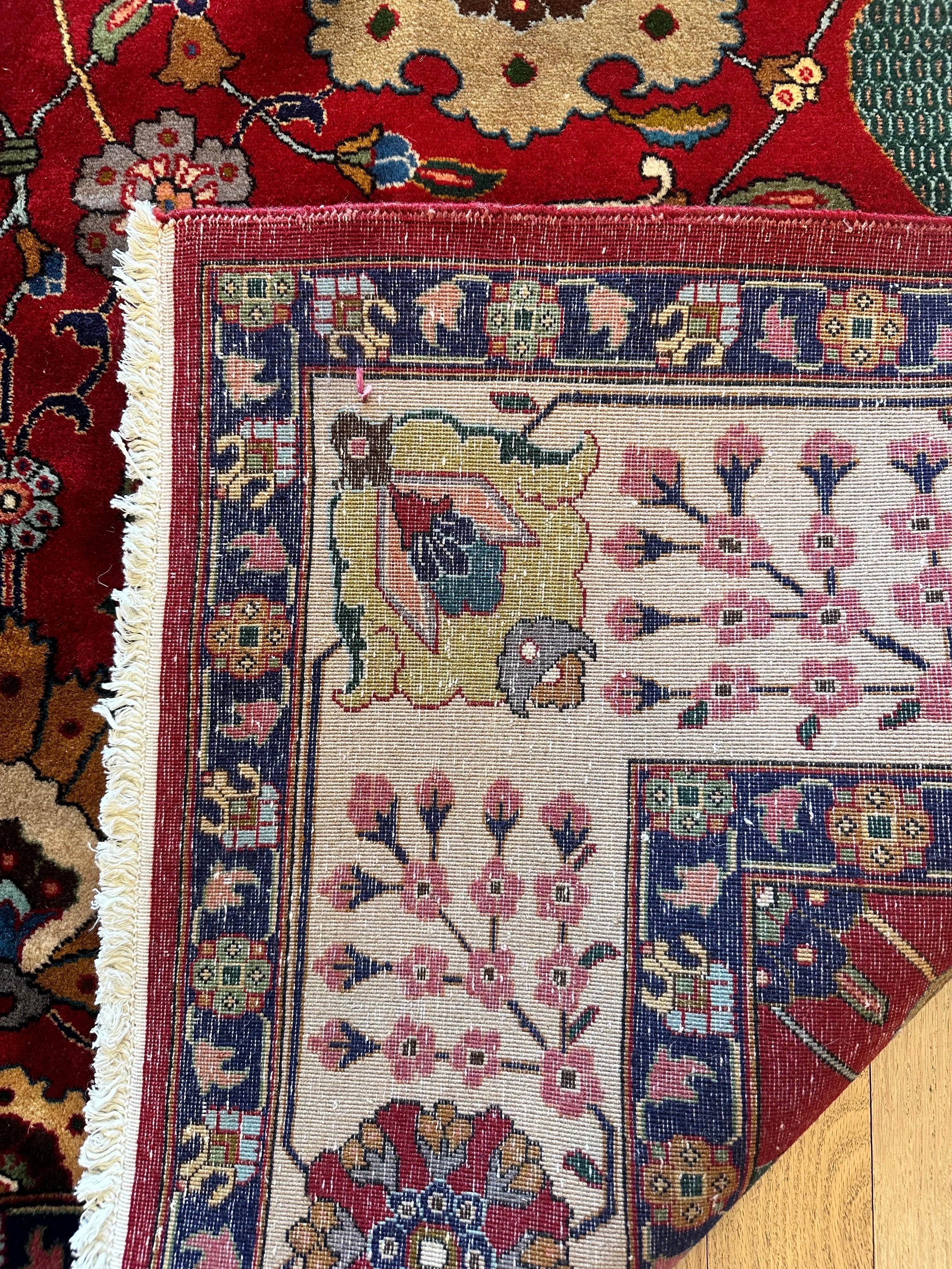 Mid-20th Century Tabriz Rug, A Masterpiece of Persian Revival Weaving Excellence in vendita 7