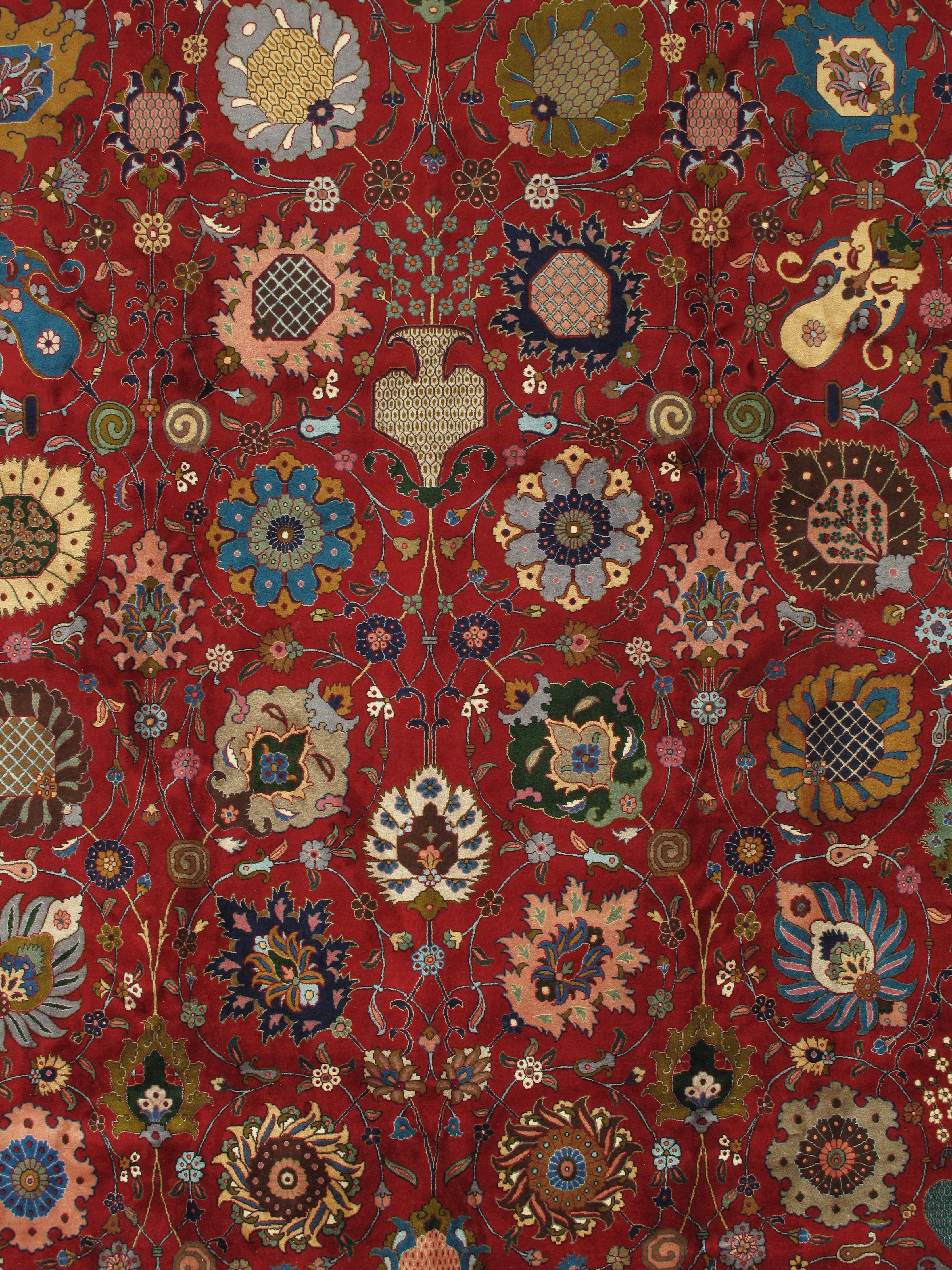 Mid-20th Century Tabriz Rug, A Masterpiece of Persian Revival Weaving Excellence in vendita 1