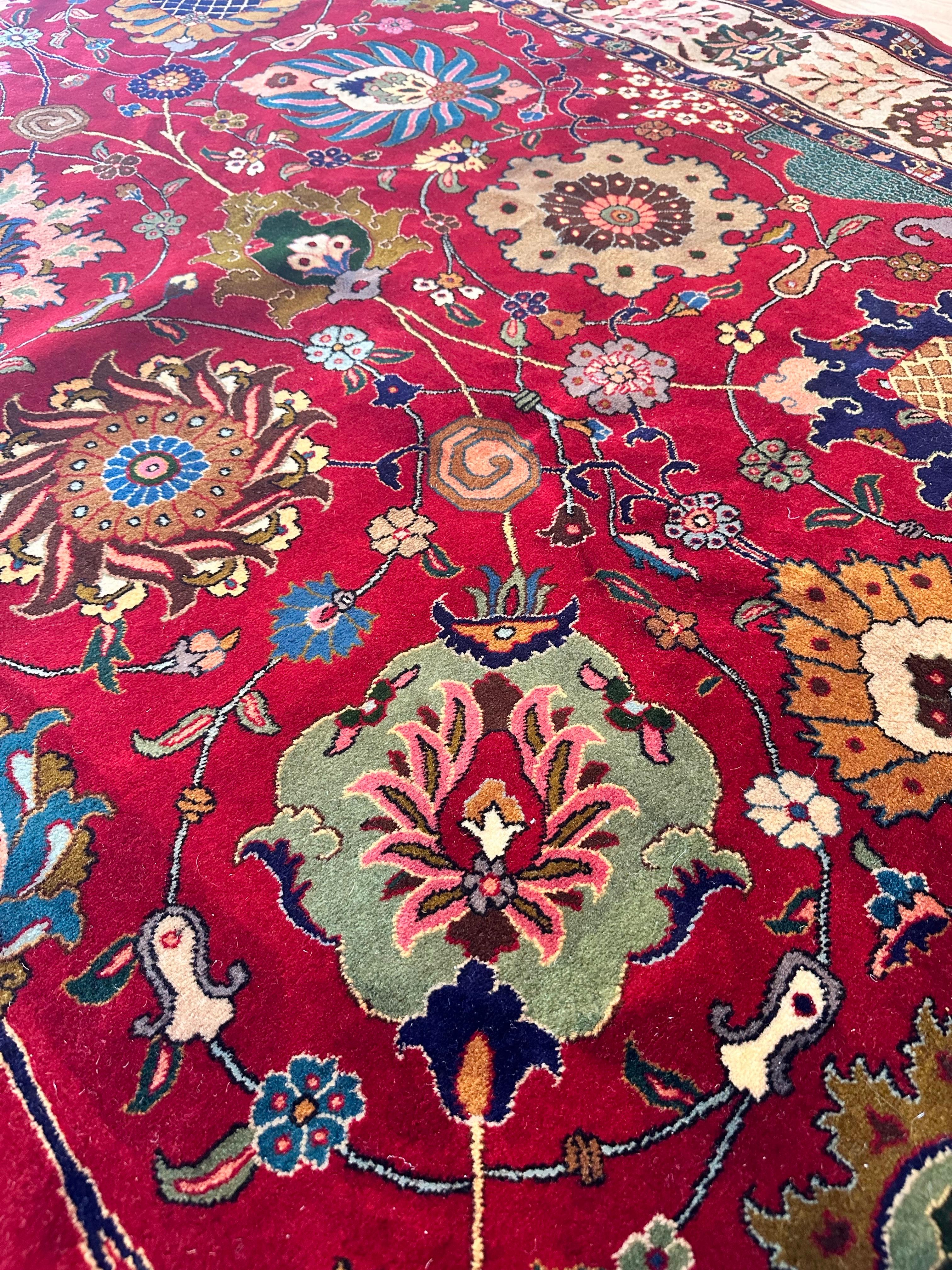 Mid-20th Century Tabriz Rug, A Masterpiece of Persian Revival Weaving Excellence in vendita 2