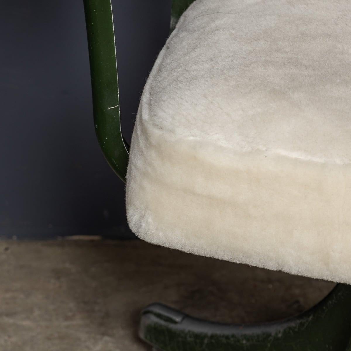 Sedia da ufficio TanSad Shearling e metallo della metà del 20° secolo, c.1930 in vendita 7