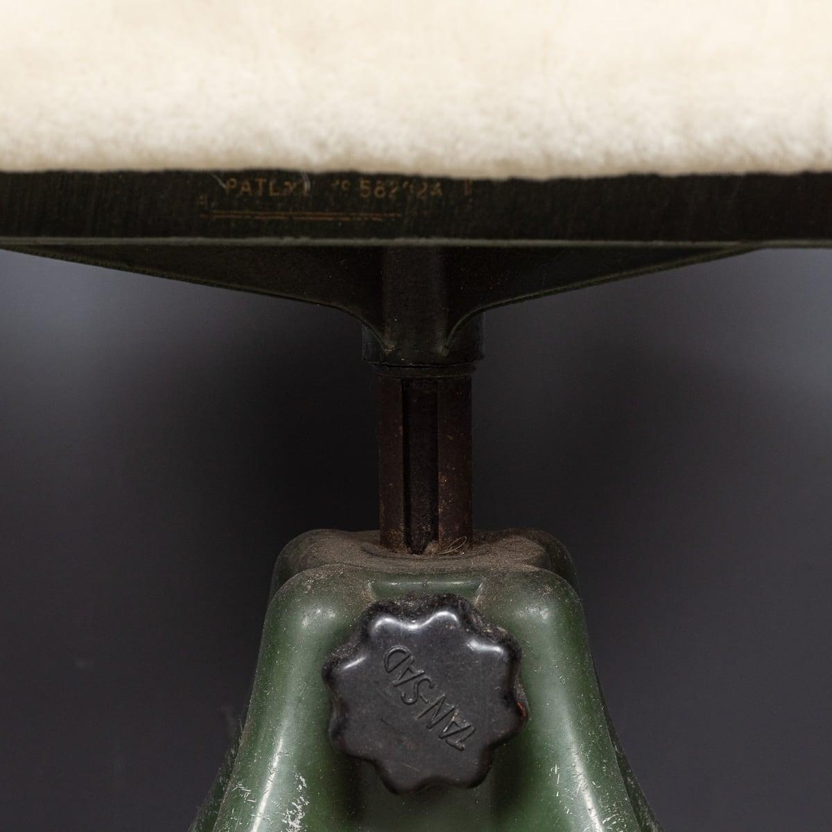 Sedia da ufficio TanSad Shearling e metallo della metà del 20° secolo, c.1930 in vendita 11