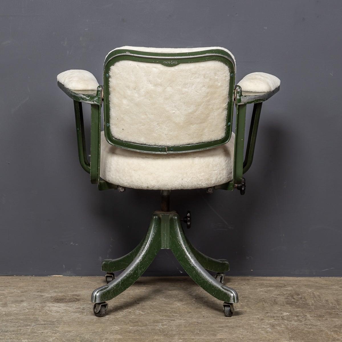 Sedia da ufficio TanSad Shearling e metallo della metà del 20° secolo, c.1930 In condizioni buone in vendita a Royal Tunbridge Wells, Kent
