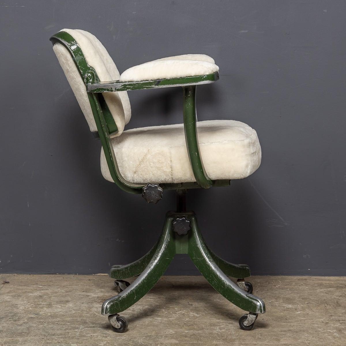 XX secolo Sedia da ufficio TanSad Shearling e metallo della metà del 20° secolo, c.1930 in vendita