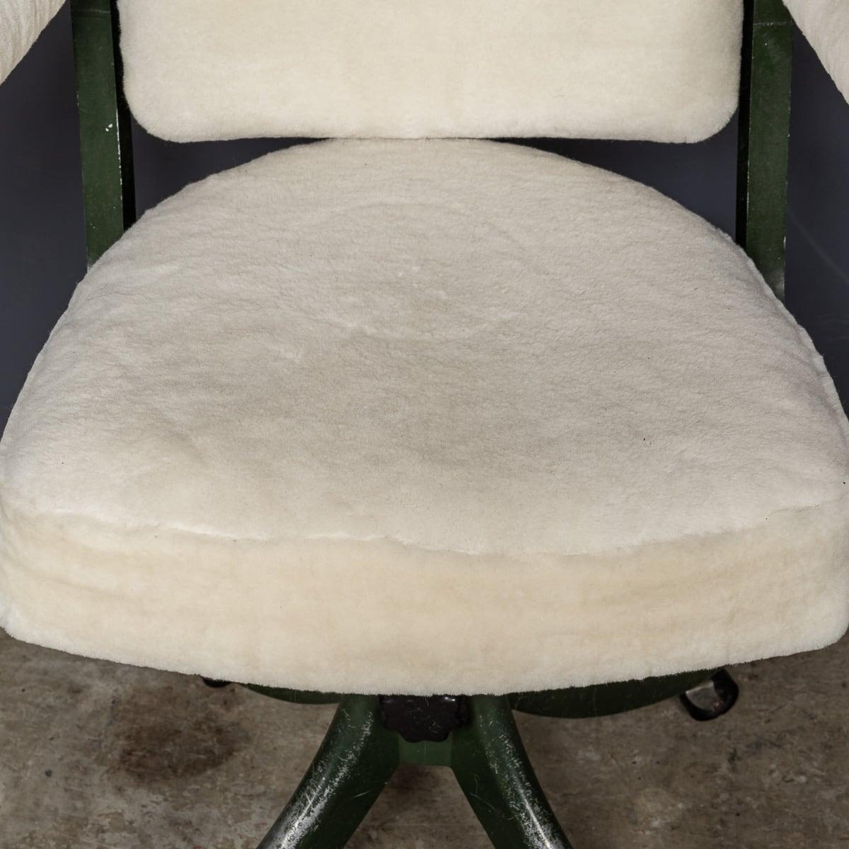 Sedia da ufficio TanSad Shearling e metallo della metà del 20° secolo, c.1930 in vendita 1