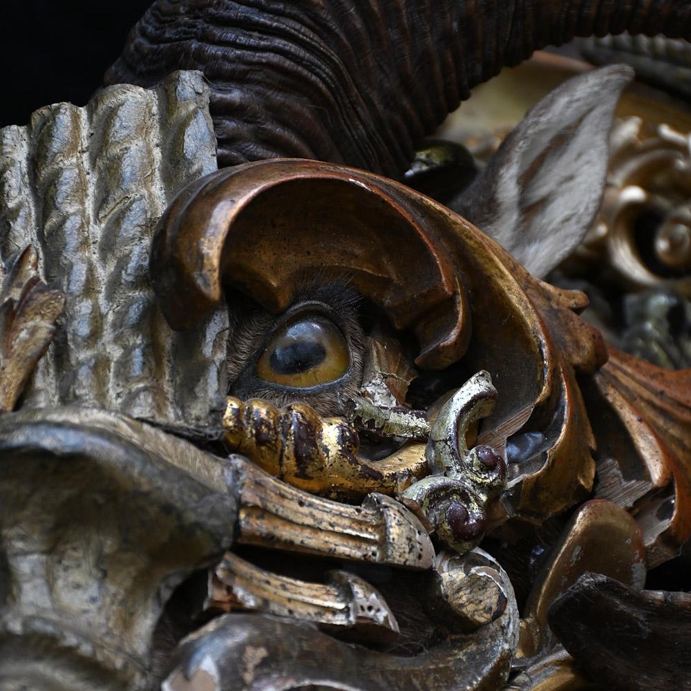 Capra tassidermica del Mid Century ricoperta di pino Frammenti decorativi antichi In condizioni buone a London, GB
