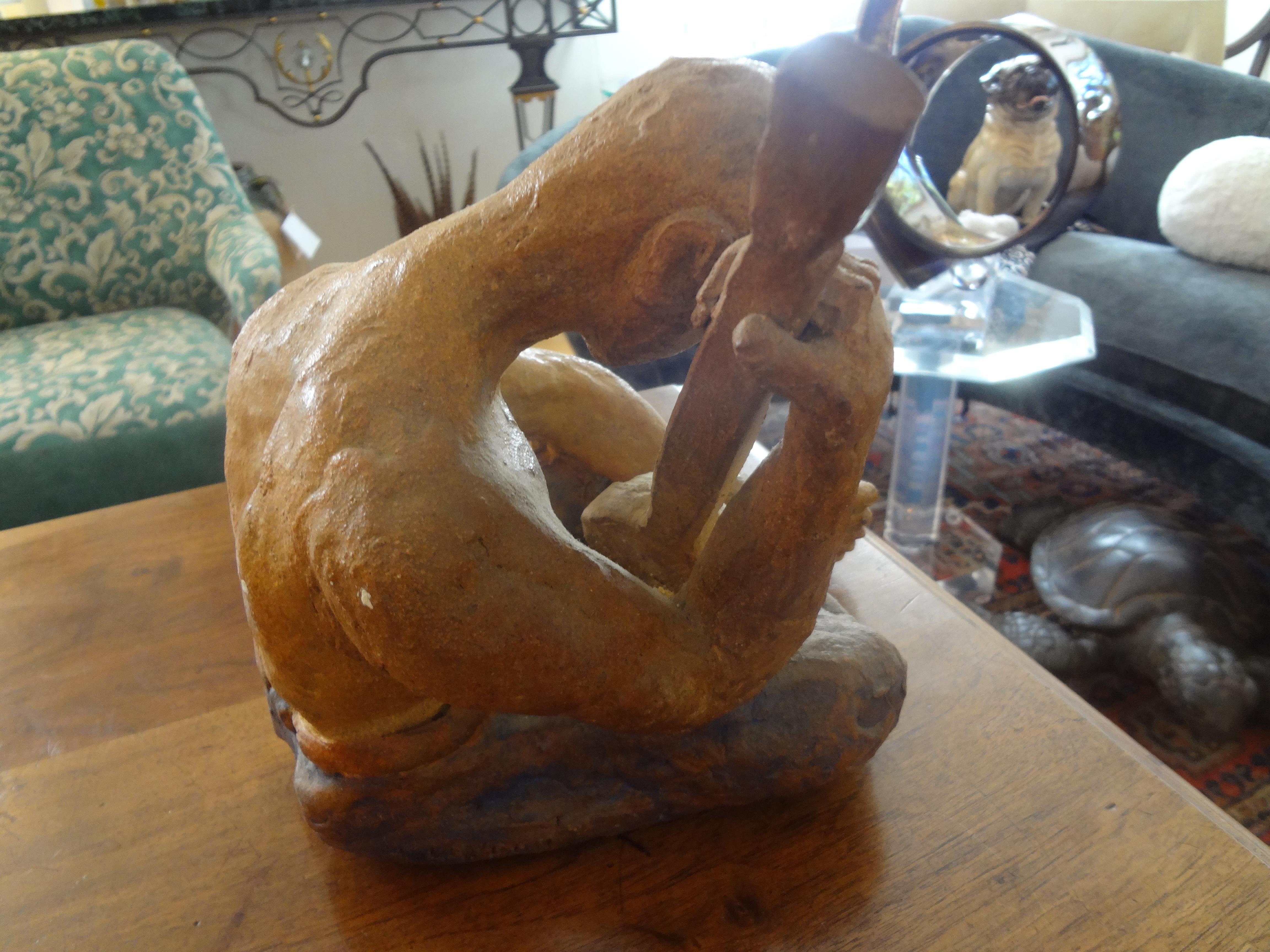 Scultura figurata in terracotta della metà del XX secolo in vendita 2