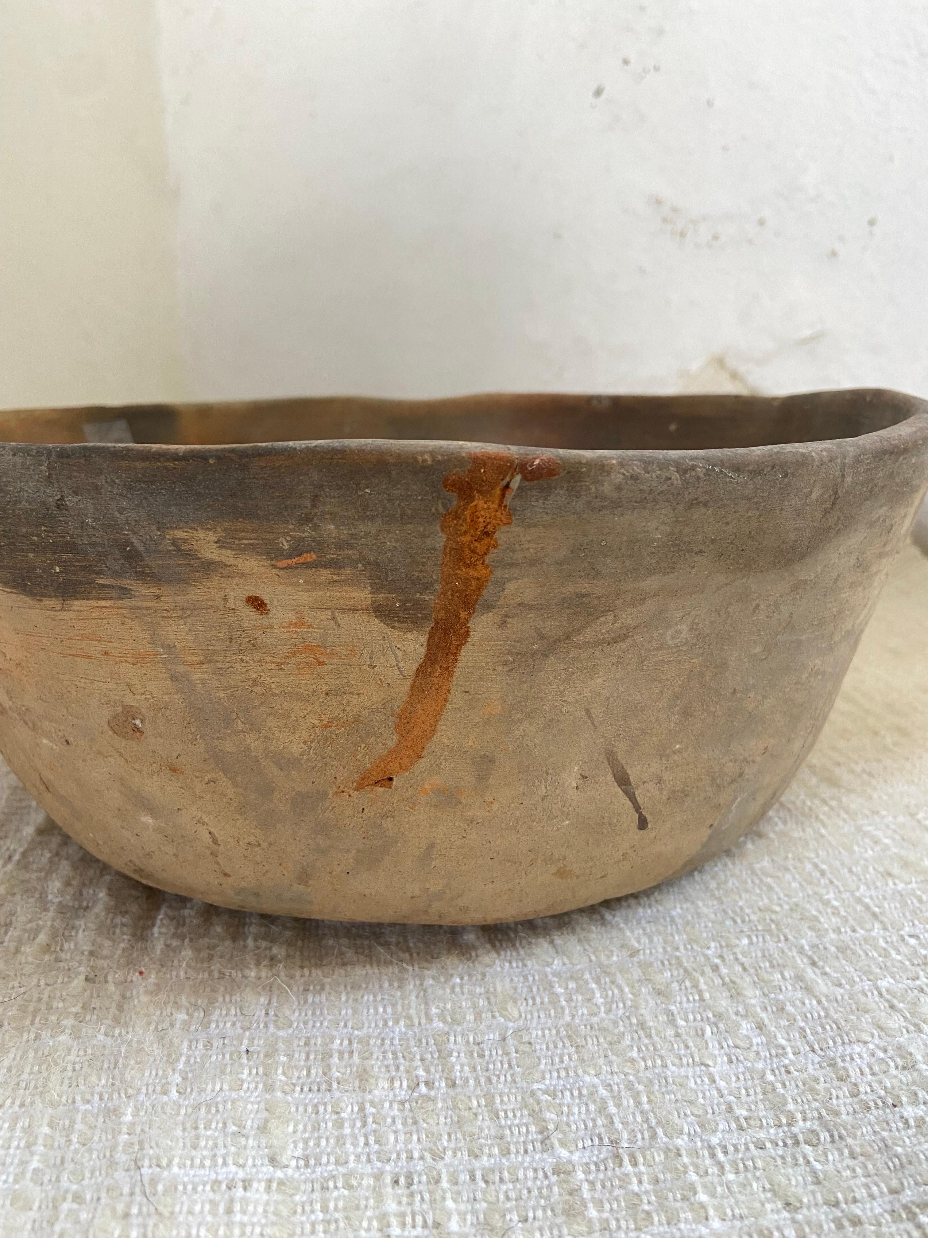 Mid-20th Century Terracotta Bowl from Mexico In Distressed Condition In San Miguel de Allende, Guanajuato