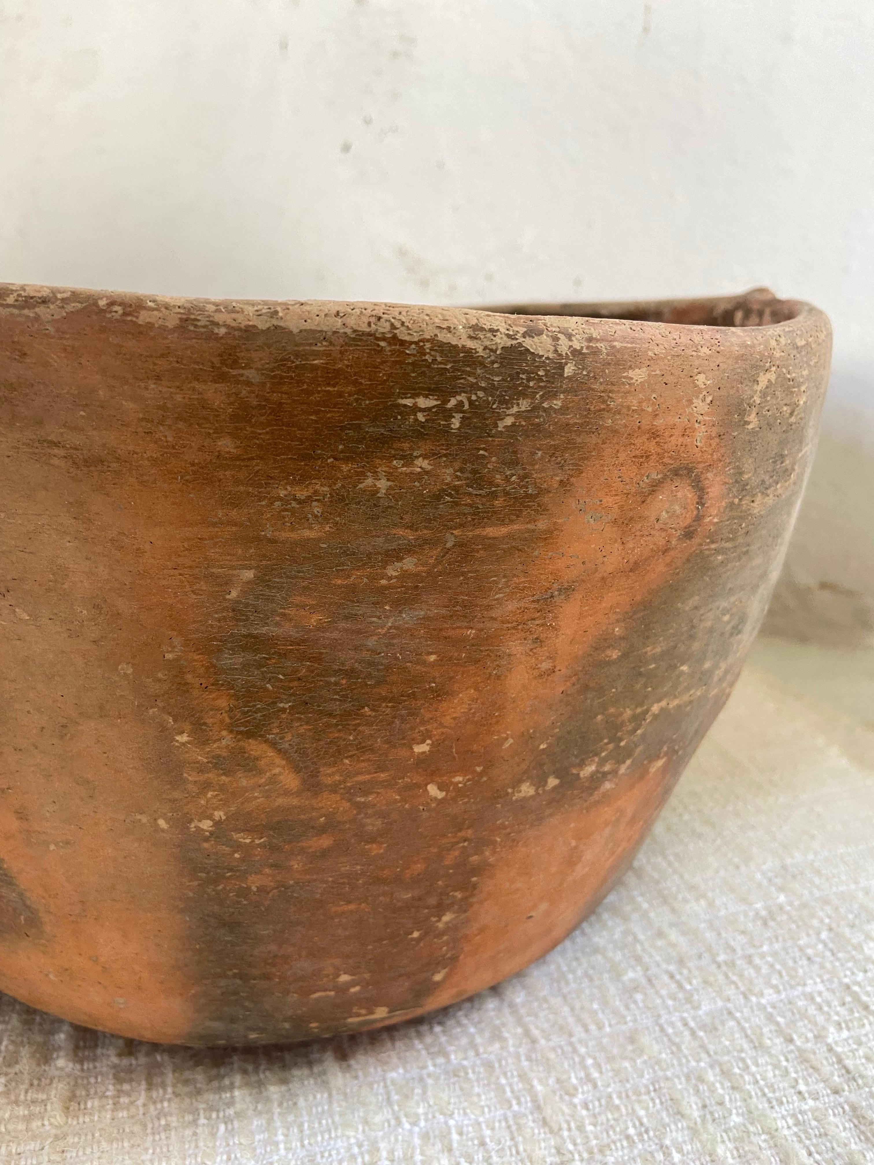 Terracotta bowl from the border of Veracruz and Puebla, Mexico, circa 1970´s with the characteristic knobs on each side of the lip. Known as 