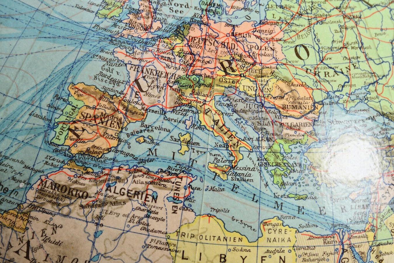 Mid-20th Century Terrestre Columbus World Globe Oestergaard Berlin, Germany 8