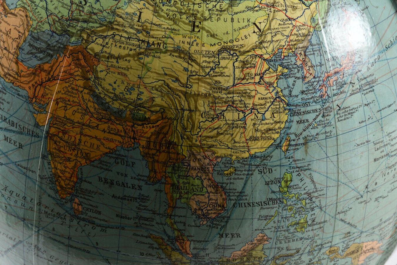 Mid-20th Century Terrestre Columbus World Globe Oestergaard Berlin, Germany 12