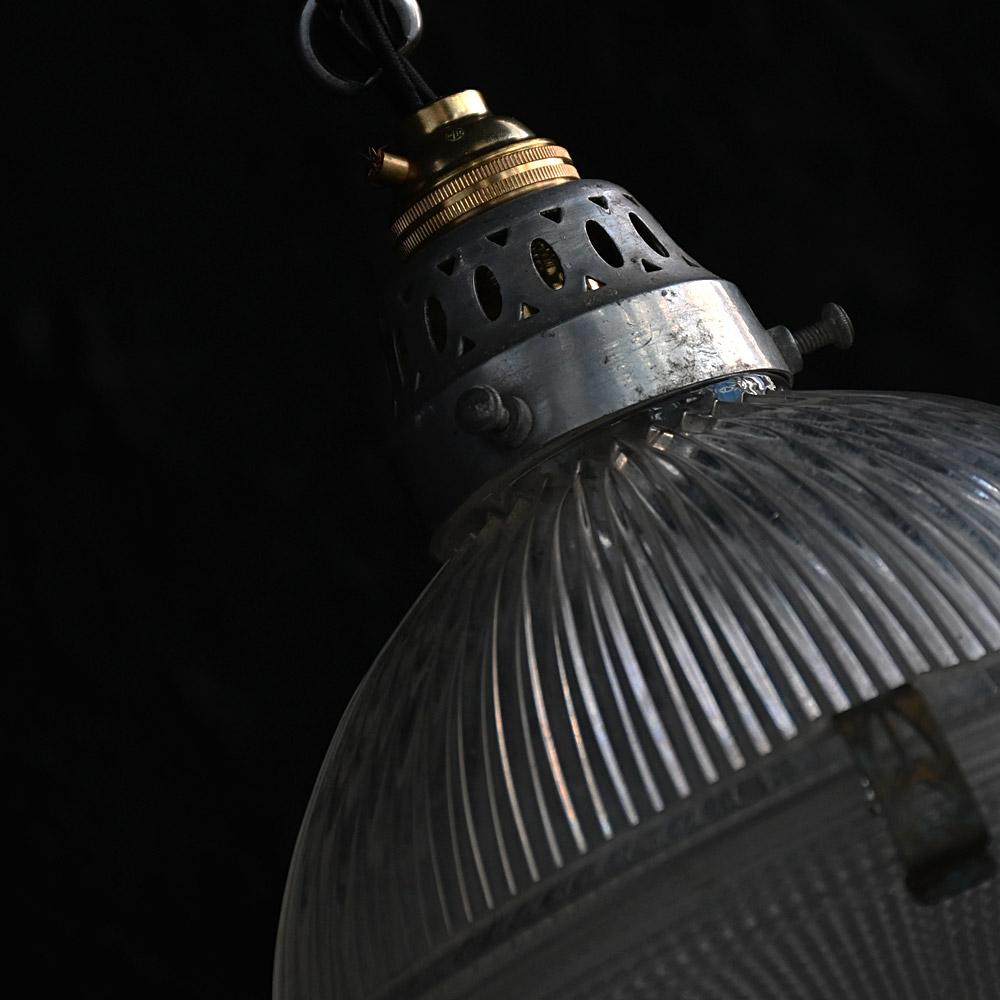 Fait main Lampe en trois parties en Holophane du milieu du 20e siècle en vente