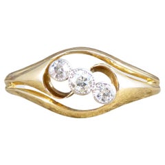 Mid 20th Century Three Stone Diamond Crossover Ring in 18ct Yellow Gold