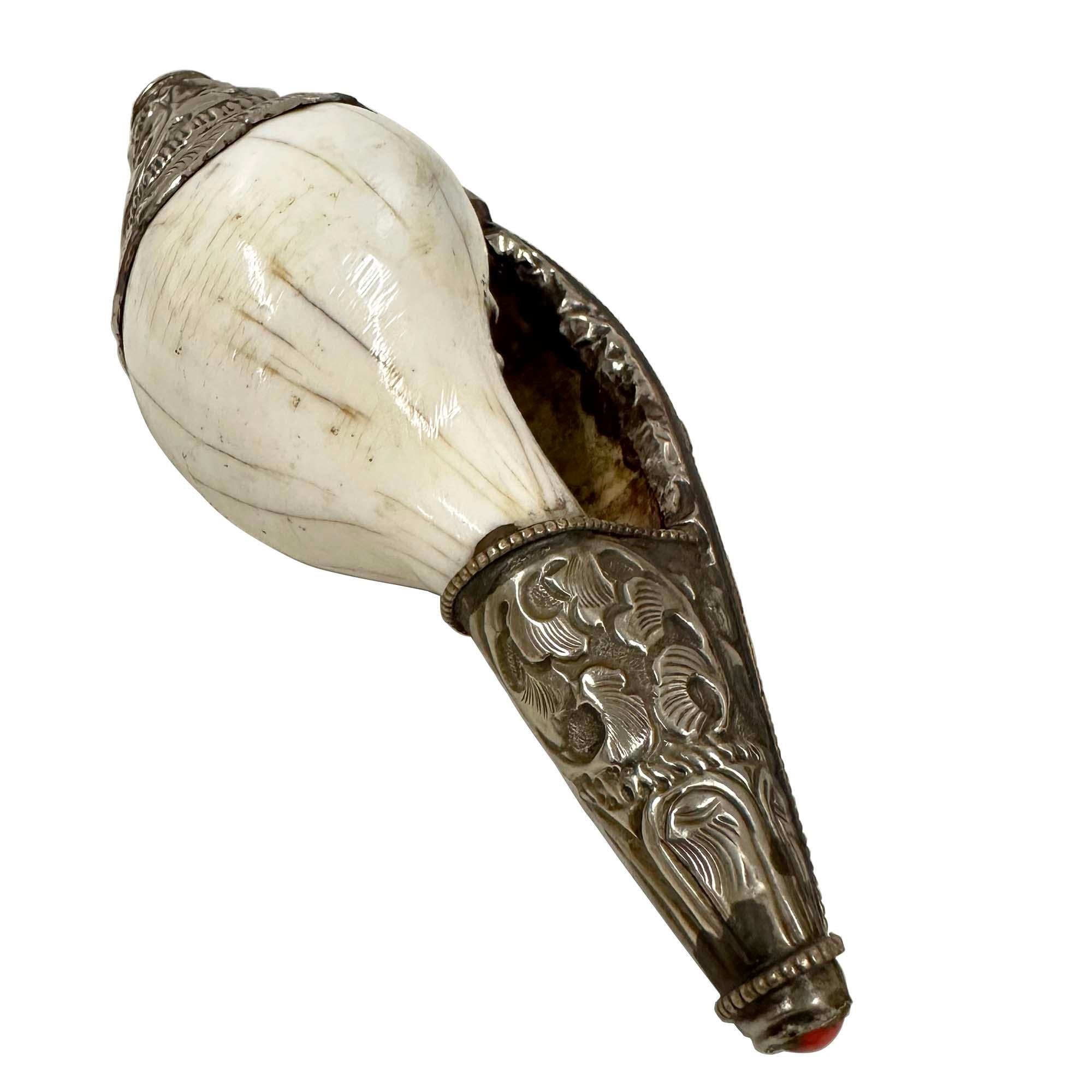 Mitte des 20. Jahrhunderts Tibetische Ritual Muscheltrompete im Angebot 4