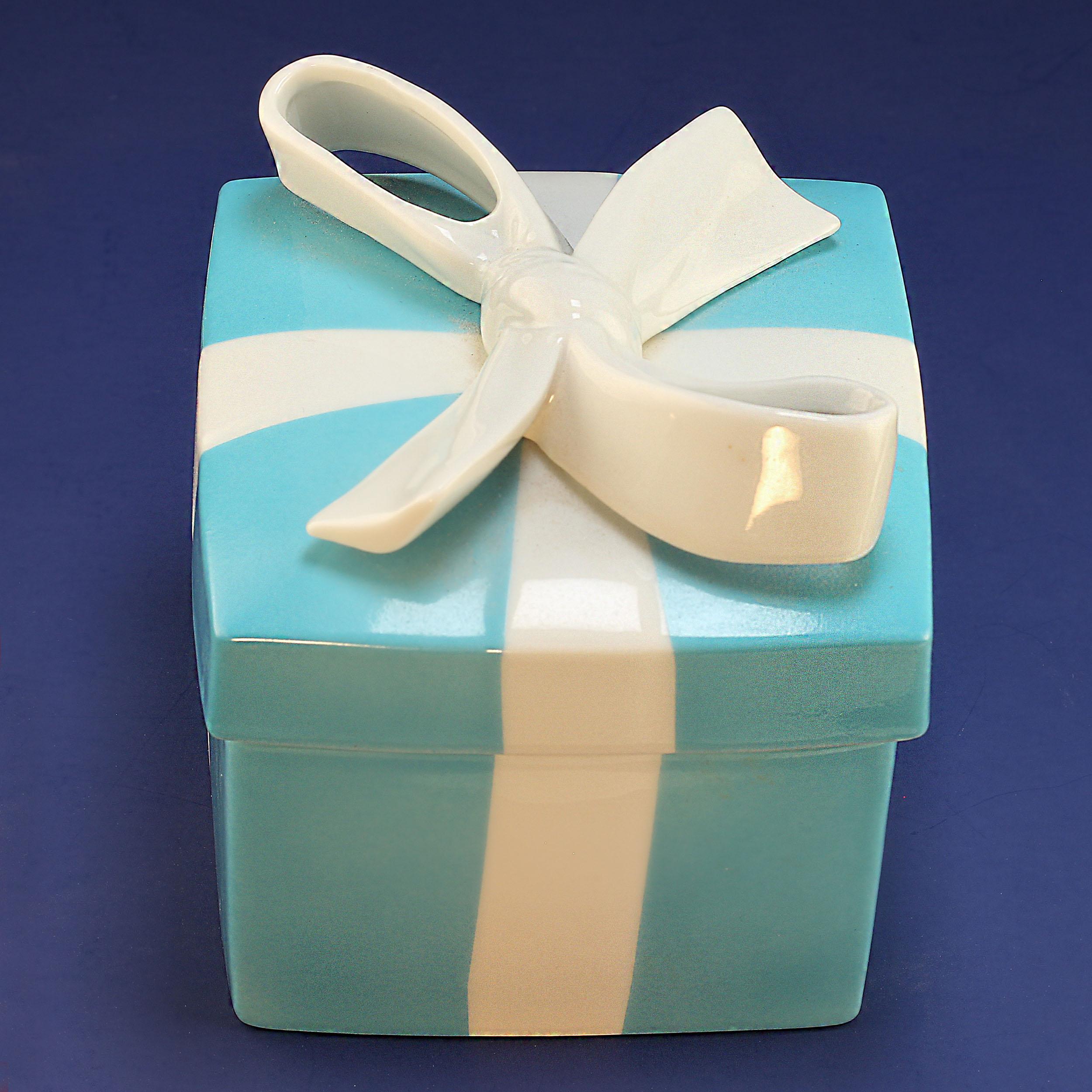 Other Mid 20th Century Tiffany & Co Iconic Blue Ceramic Gift Box For Sale