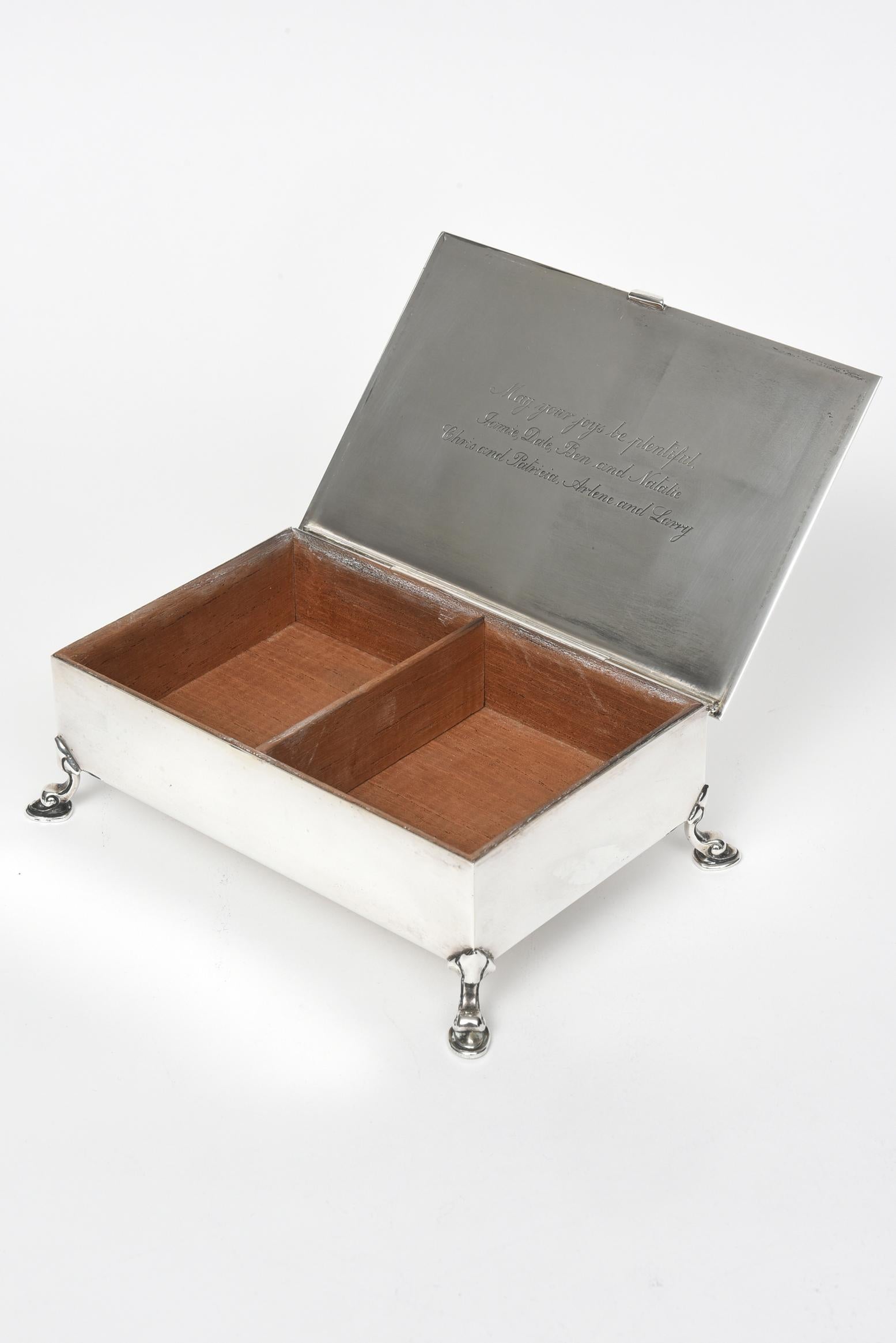 Mitte des 20. Jahrhunderts Tiffany & Co. Sterling Muschel und Delphin Box (Metallarbeit) im Angebot