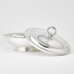 Milieu du 20e siècle Tiffany & Co. Soupière couverte en argent A Silver Art Deco