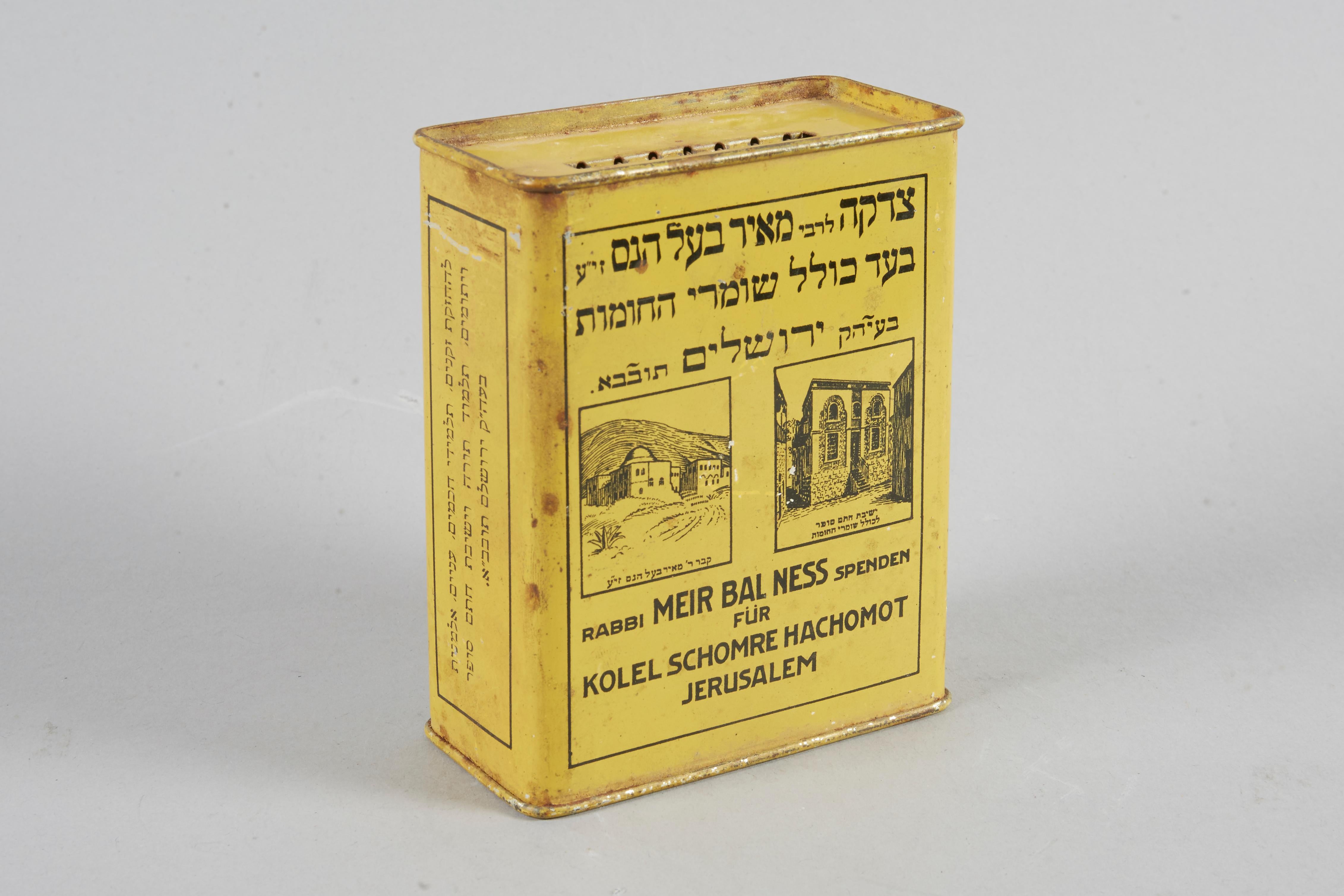 The front of the box is inscribed with Hebrew and German: 