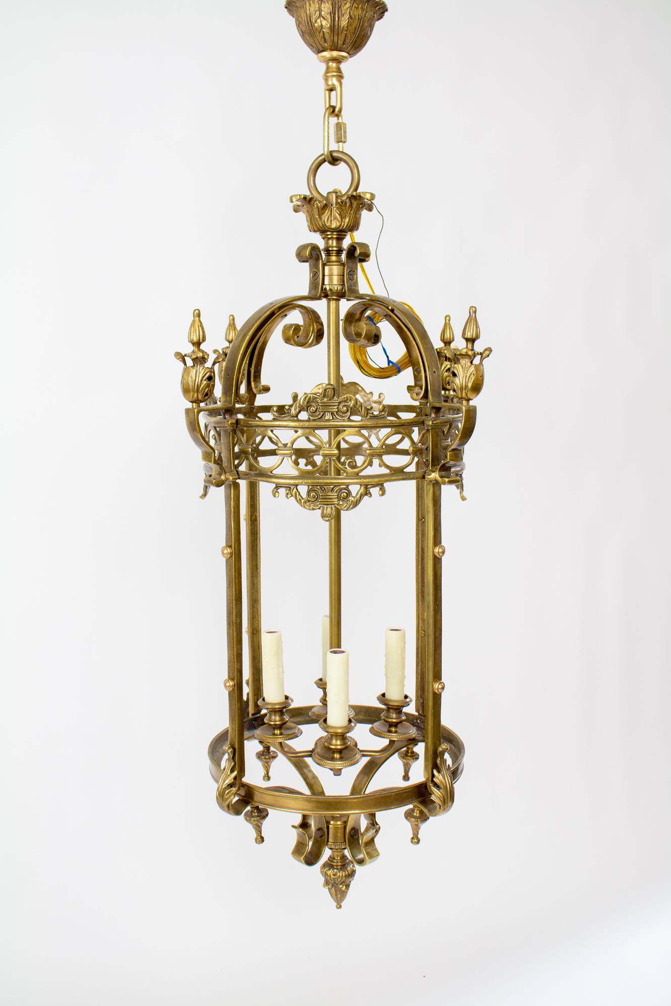 Mid-20th Century Traditional Cast Brass Lantern In Good Condition For Sale In Canton, MA