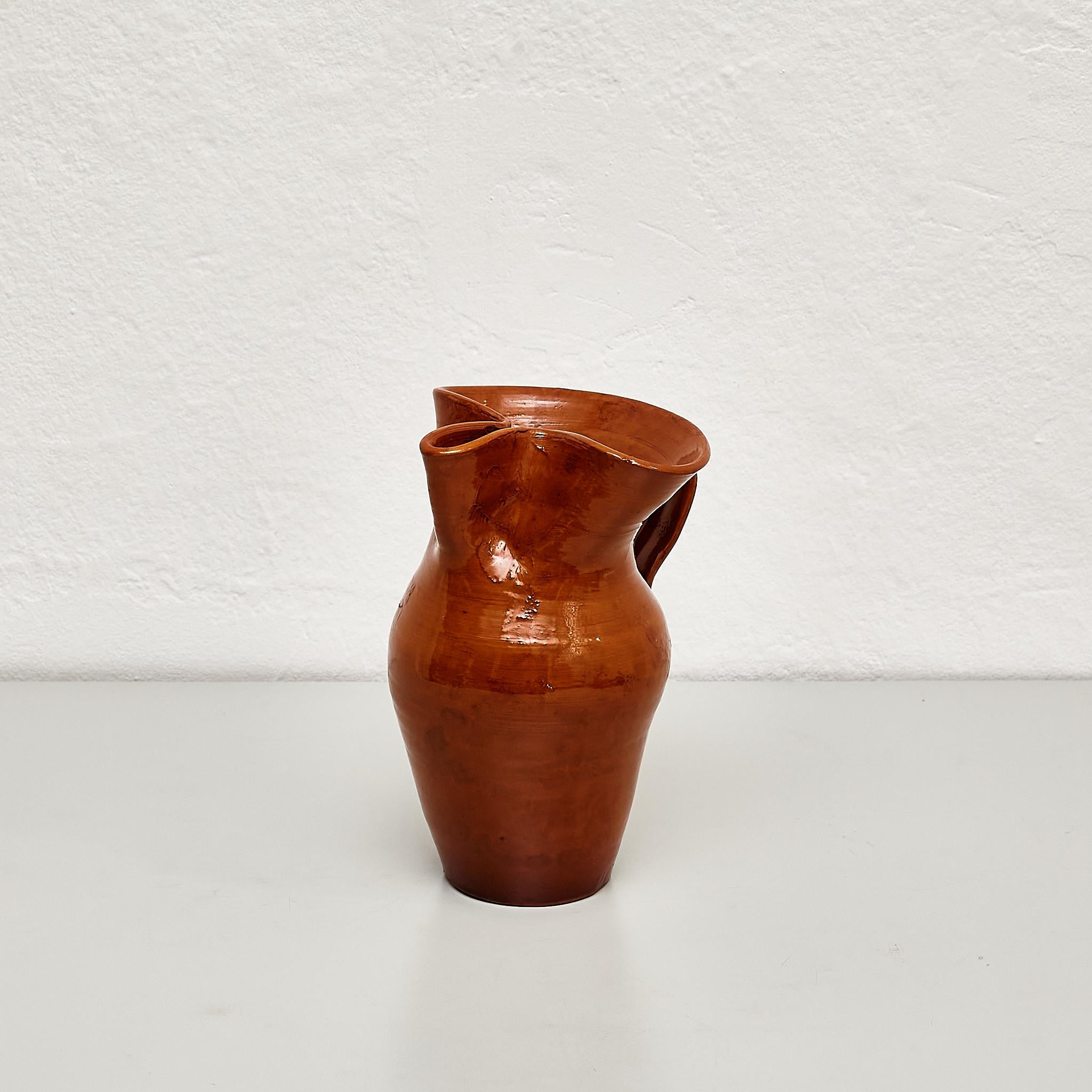 Mid 20th century traditional Spanish ceramic vase.

Manufactured in Spain.

In original condition with minor wear consistent of age and use, preserving a beautiful patina.

Materials: 
Ceramic

Important information regarding color(s) of