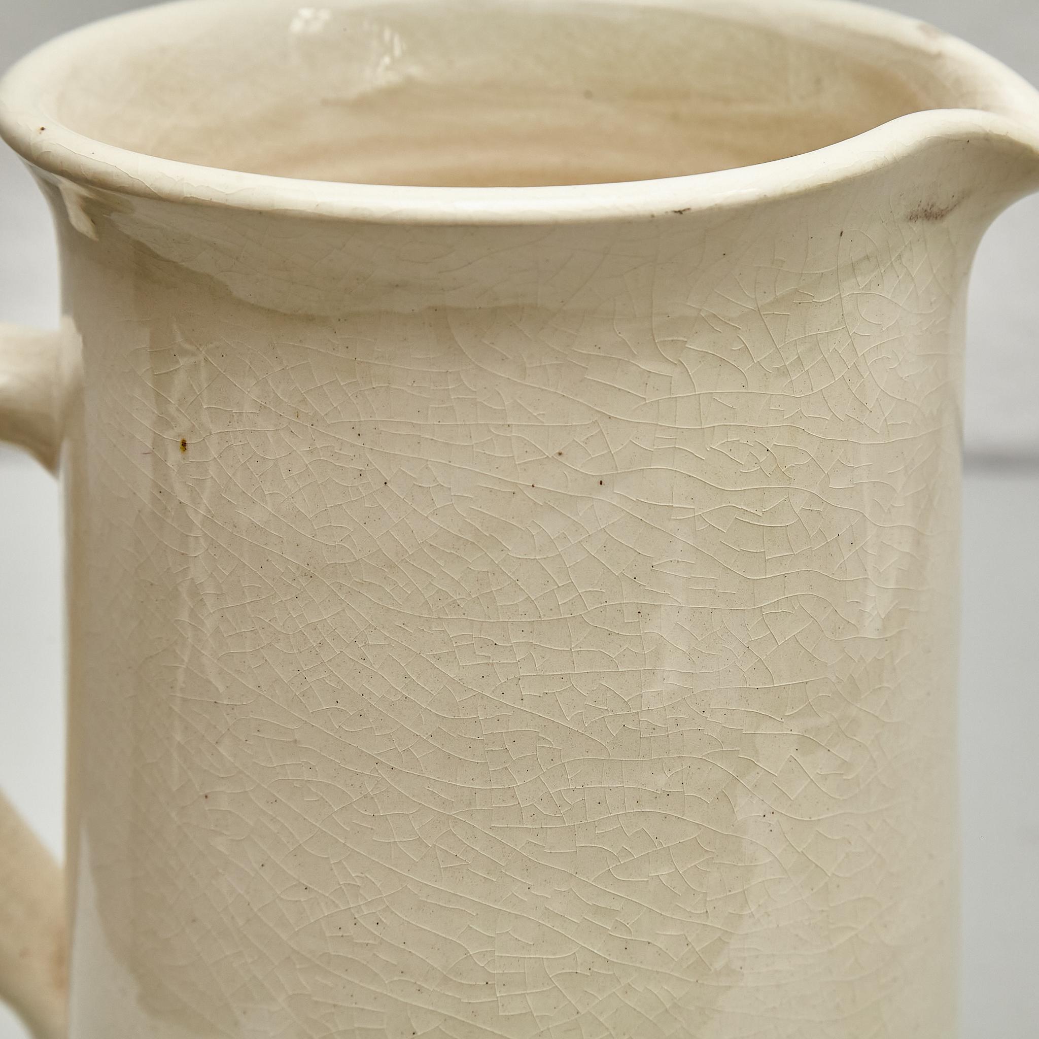 Mid 20th Century Traditional Spanish White Ceramic Vase For Sale 4
