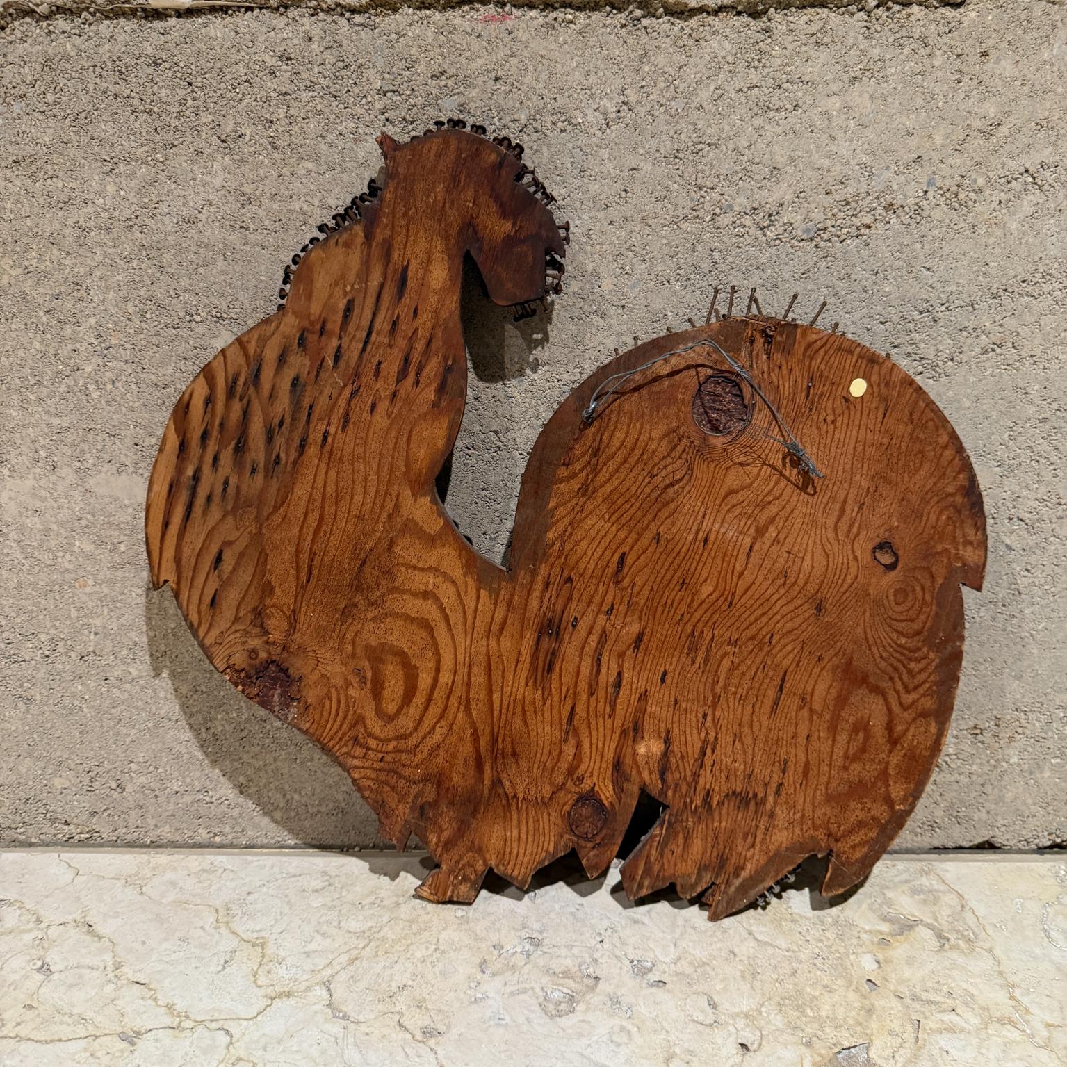 Sculpture murale à clous en forme de coq, milieu du 20e siècle, Tramp Art en vente 4