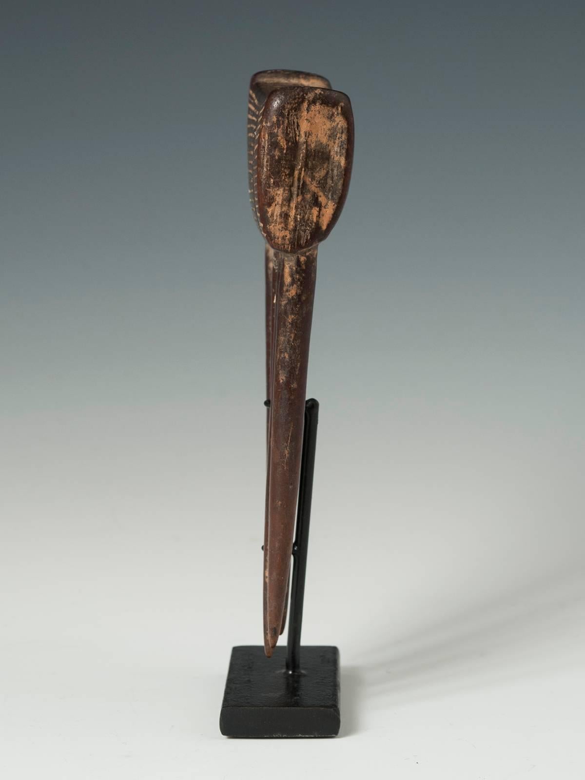 Mid-20th Century Tribal African Wood Comb from the Baule, Cote d'Ivoire In Good Condition In Point Richmond, CA