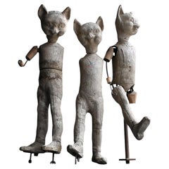 Trio di figure di gatti da luna park della metà del 20° secolo
