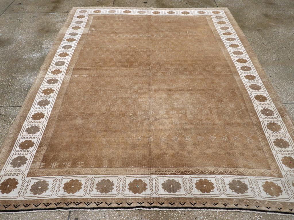A vintage Turkish Anatolian accent Carpet handmade during the Mid-20th century.

Measures: 7' 0