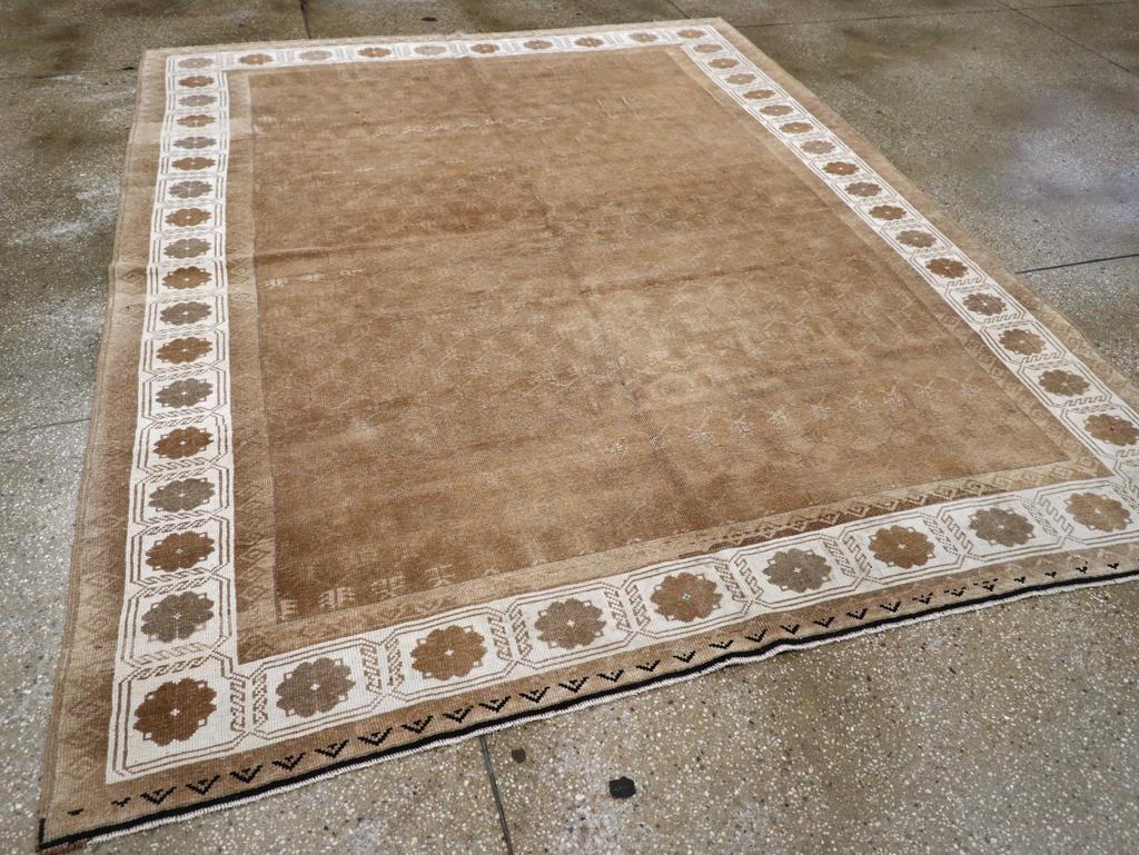 Mid-20th Century Turkish Anatolian Accent Carpet In Excellent Condition For Sale In New York, NY