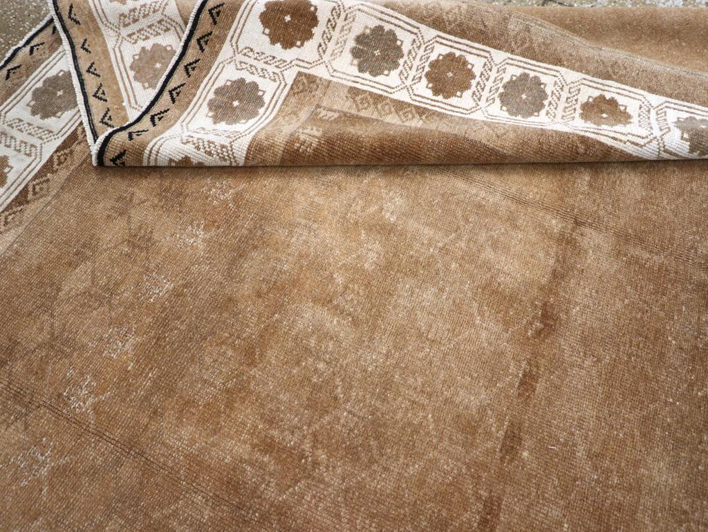 Mid-20th Century Turkish Anatolian Accent Carpet For Sale 1
