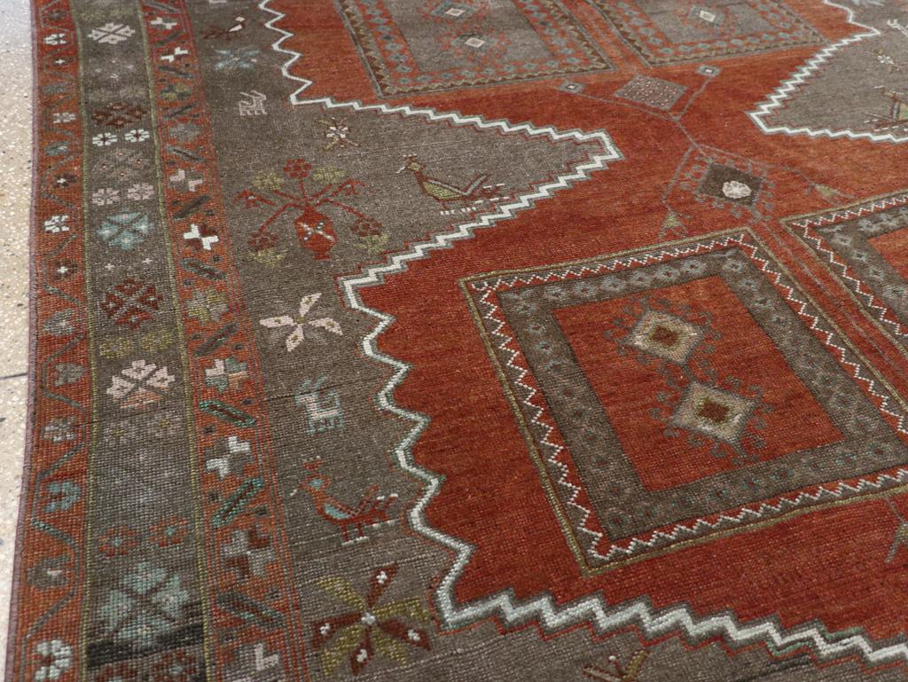 Alfombra turca de acento anatolio de mediados del siglo XX Tribal en venta