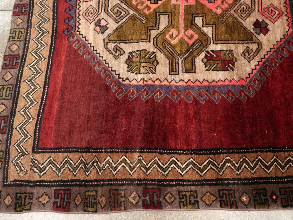 Mid-20th Century Turkish Anatolian Accent Rug In Excellent Condition For Sale In New York, NY