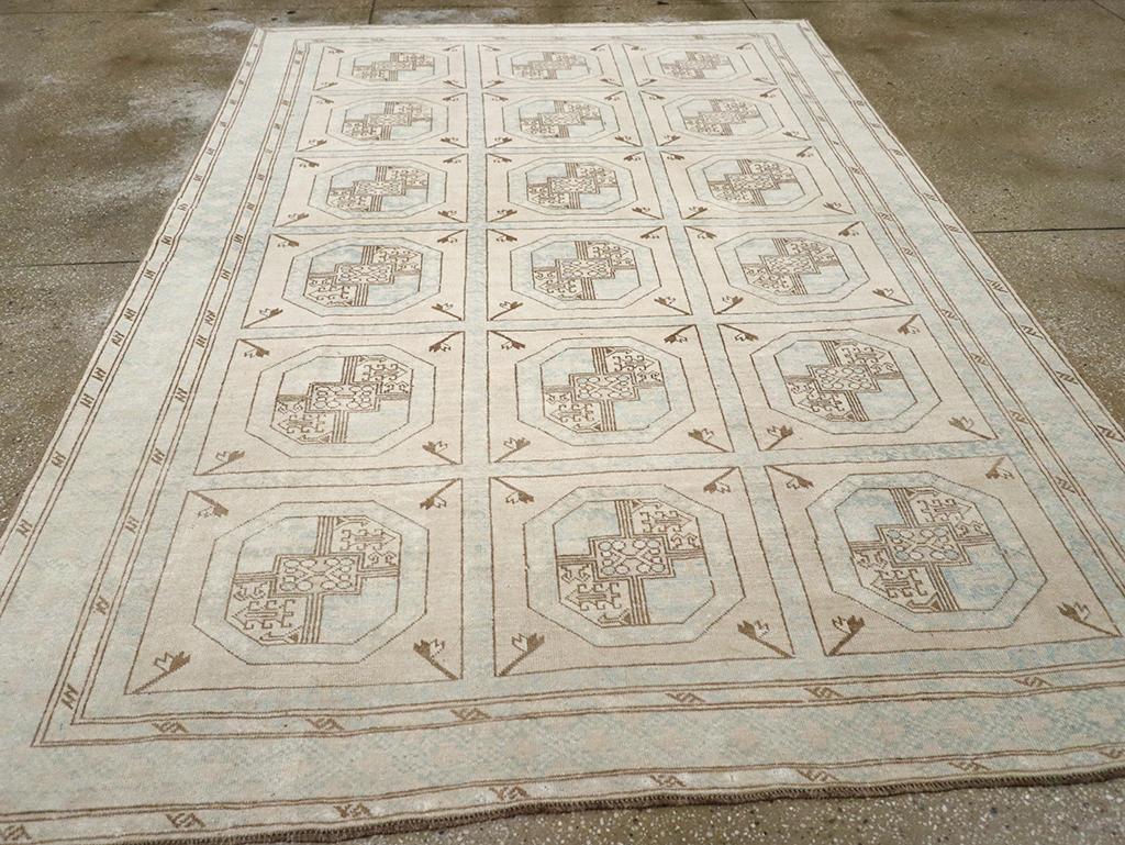 Wool Mid-20th Century Turkish Anatolian Accent Rug For Sale