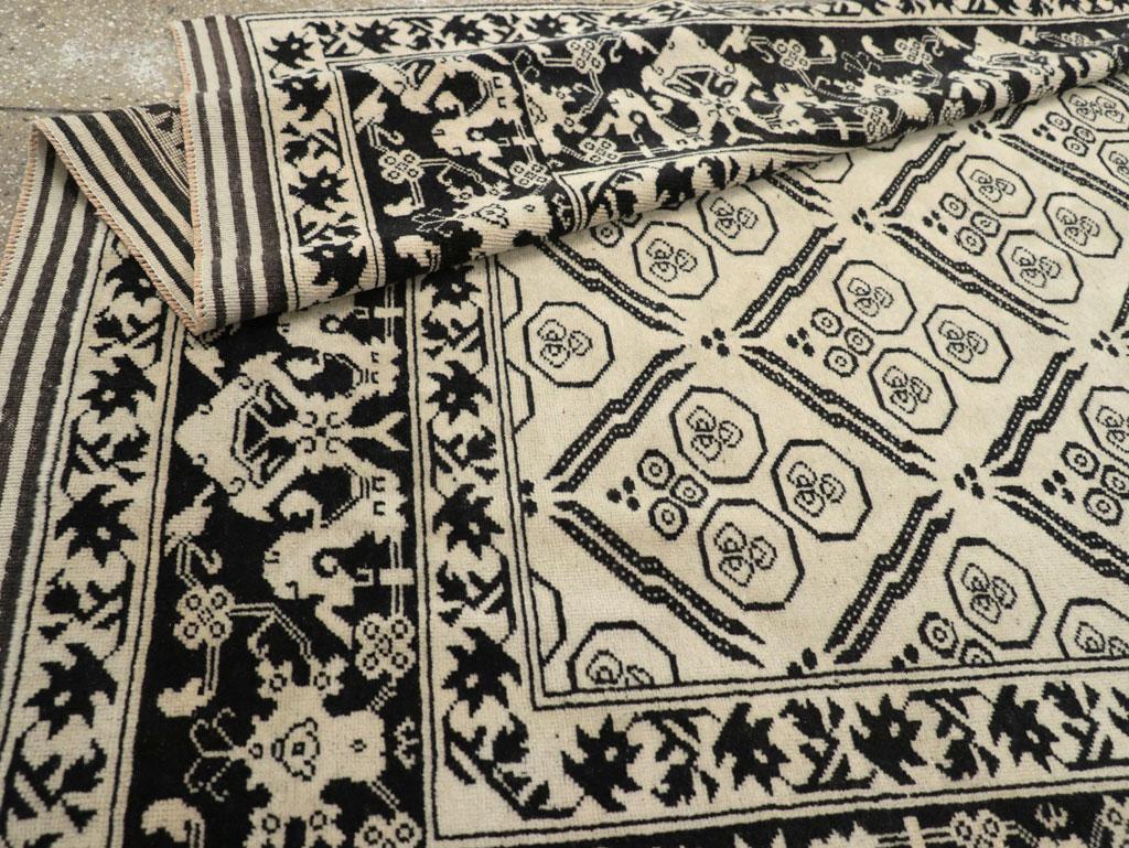 Mid-20th Century Turkish Anatolian Accent Rug For Sale 3