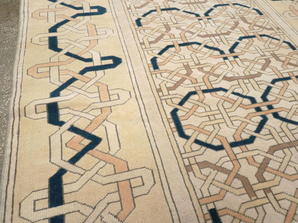 Mitte des 20. Jahrhunderts Türkisch Anatolisch Art Deco Stil Akzentteppich (Art déco) im Angebot