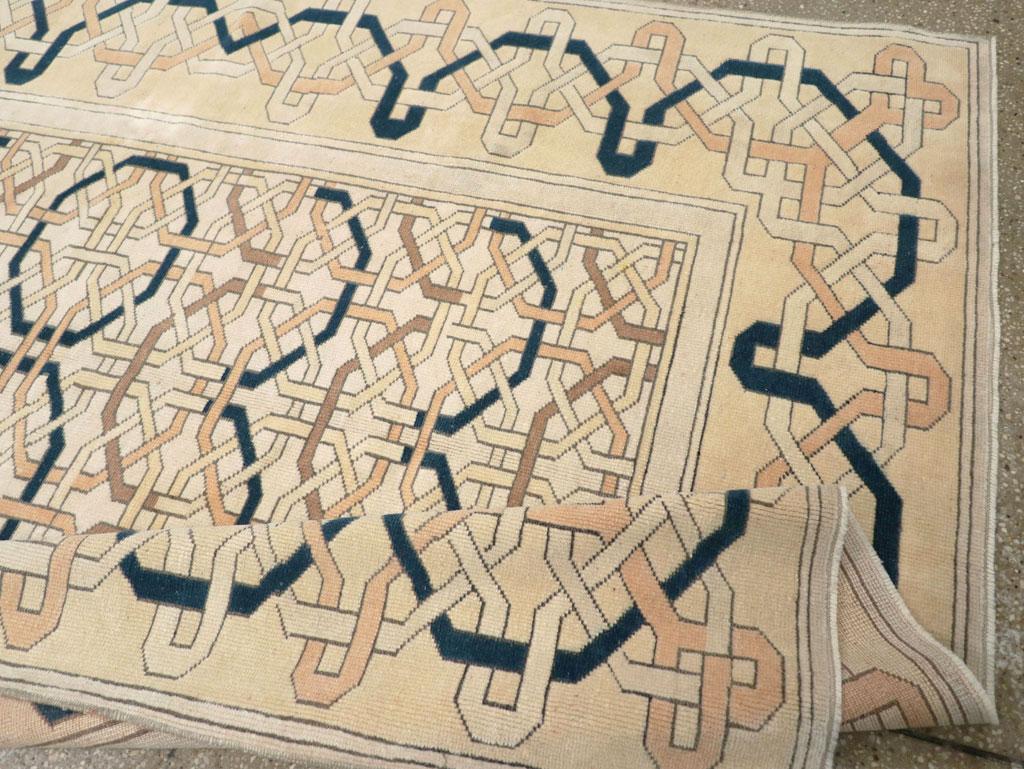 Mitte des 20. Jahrhunderts Türkisch Anatolisch Art Deco Stil Akzentteppich im Angebot 1