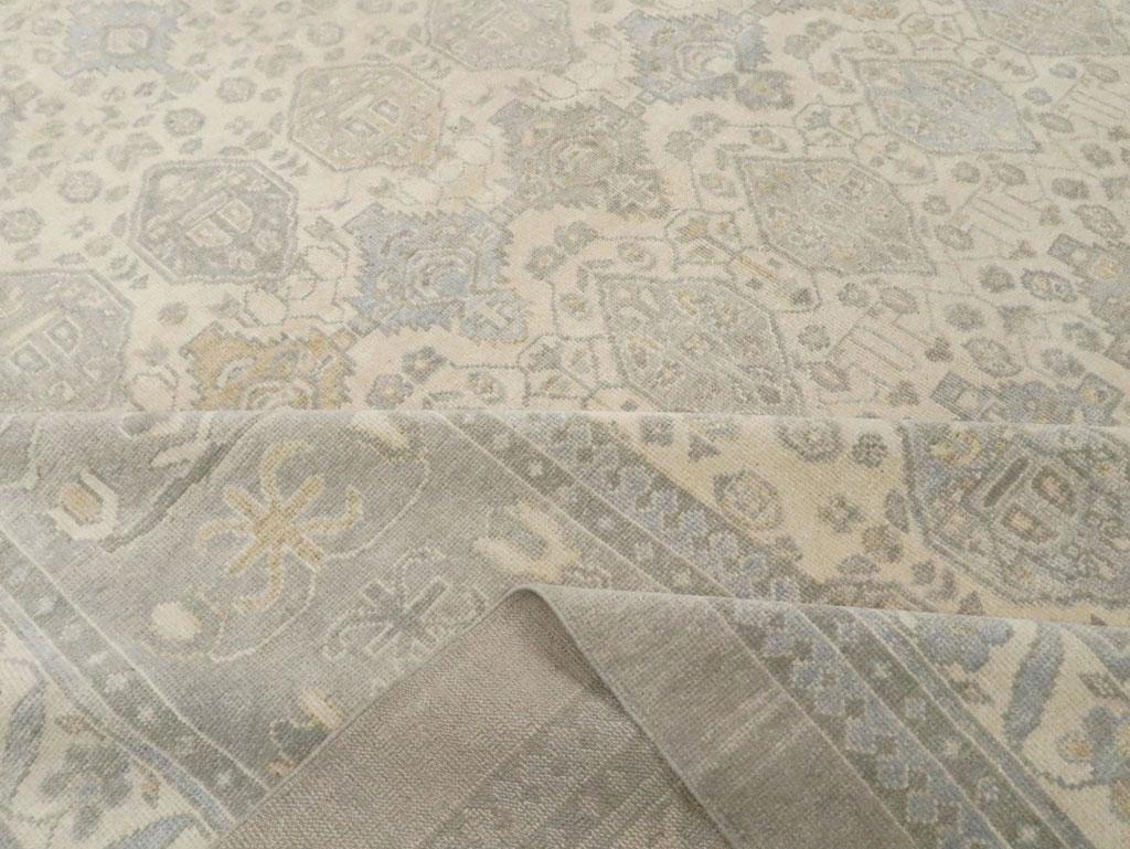Mitte des 20. Jahrhunderts Türkisch Anatolischer Großer Teppich im Angebot 1