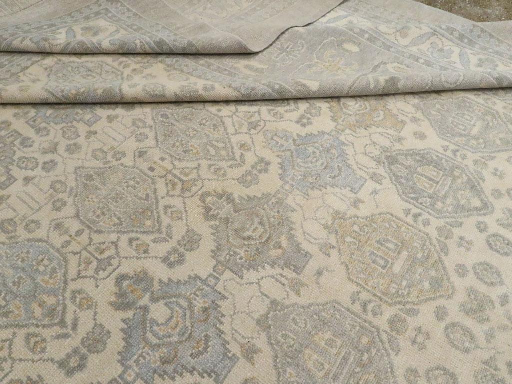Mitte des 20. Jahrhunderts Türkisch Anatolischer Großer Teppich im Angebot 2