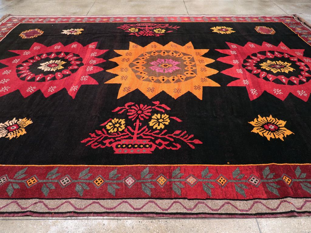 Mid-20th Century Turkish Anatolian Large Tribal Room Size Carpet In Excellent Condition For Sale In New York, NY
