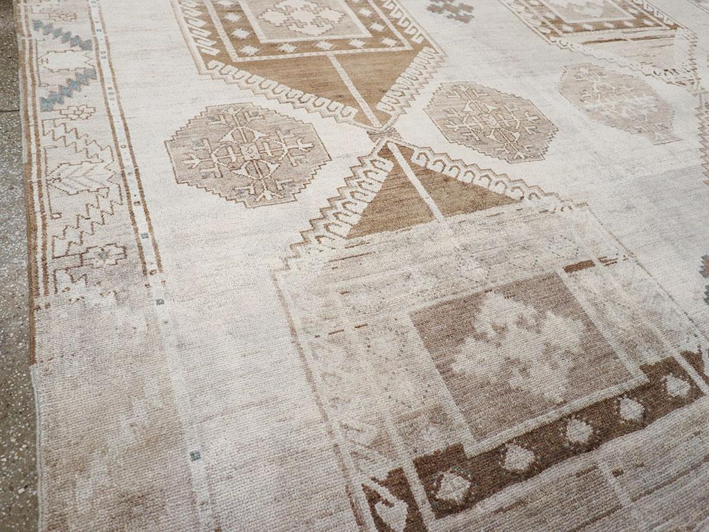 Tribal Tapis d'Anatolie turque du milieu du 20e siècle en vente