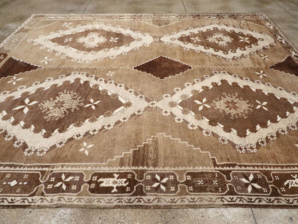 Hand-Knotted Mid-20th Century Turkish Anatolian Room Size Carpet For Sale