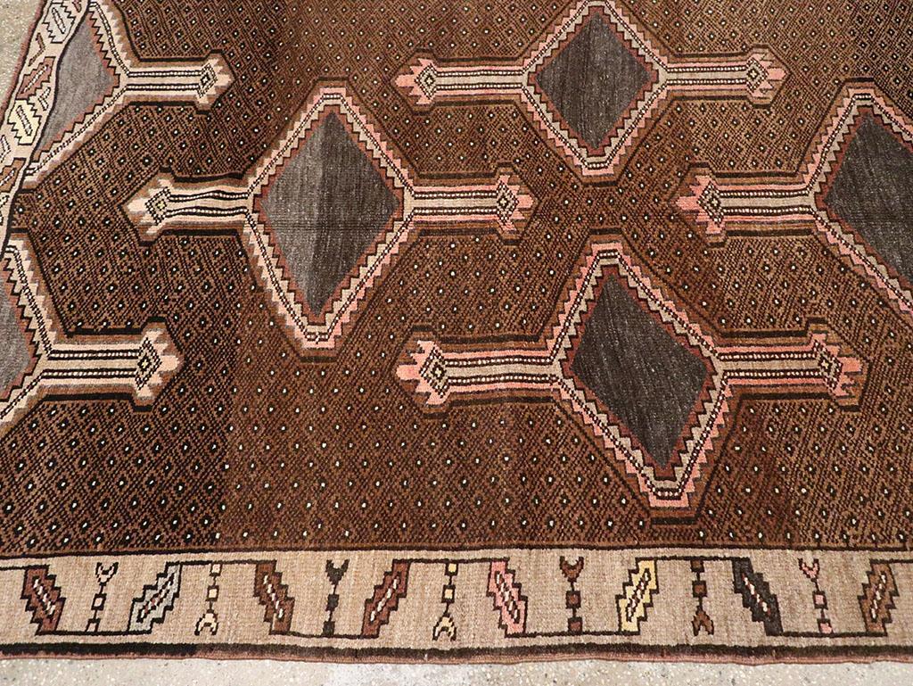 Mid-20th Century Turkish Anatolian Room Size Carpet In Excellent Condition For Sale In New York, NY
