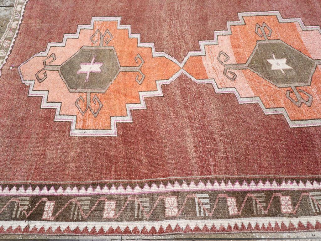 Mid-20th Century Turkish Anatolian Room Size Carpet In Excellent Condition For Sale In New York, NY