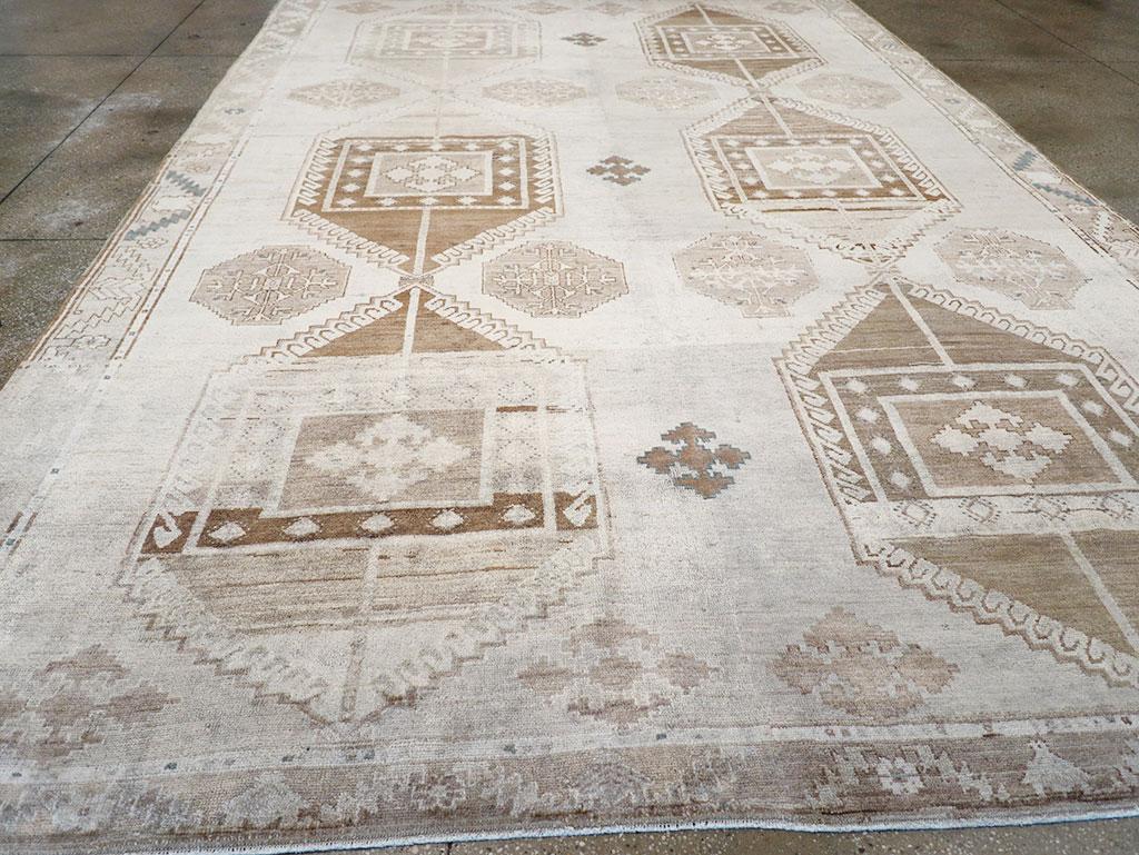 Tapis d'Anatolie turque du milieu du 20e siècle Excellent état - En vente à New York, NY