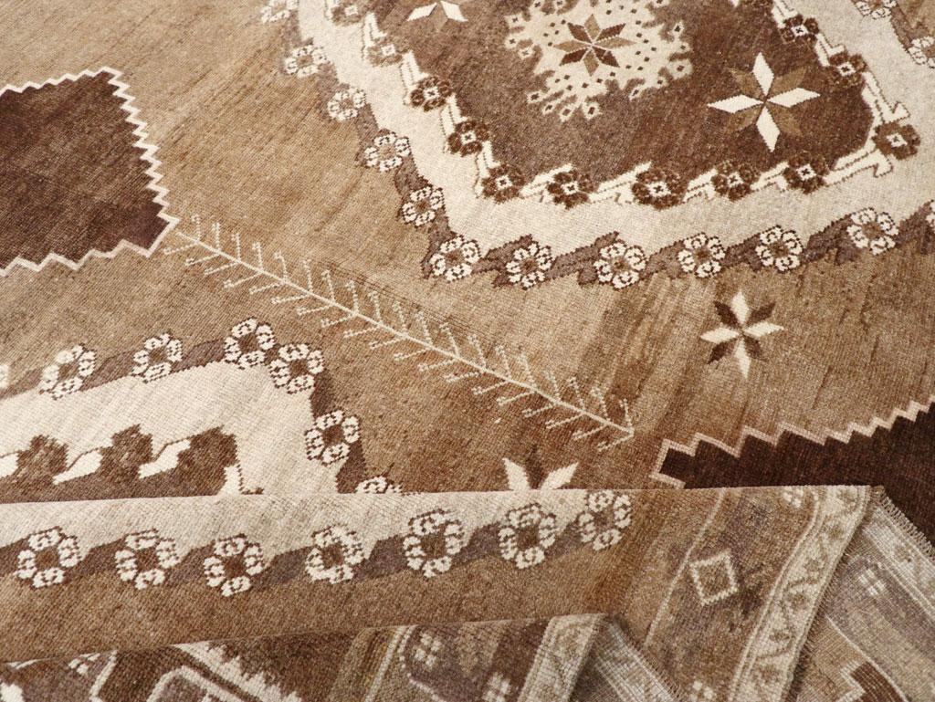 Mid-20th Century Turkish Anatolian Room Size Carpet For Sale 1