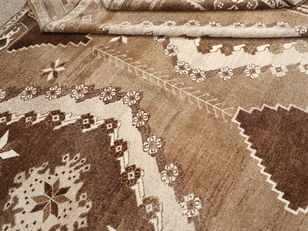 Mid-20th Century Turkish Anatolian Room Size Carpet For Sale 2
